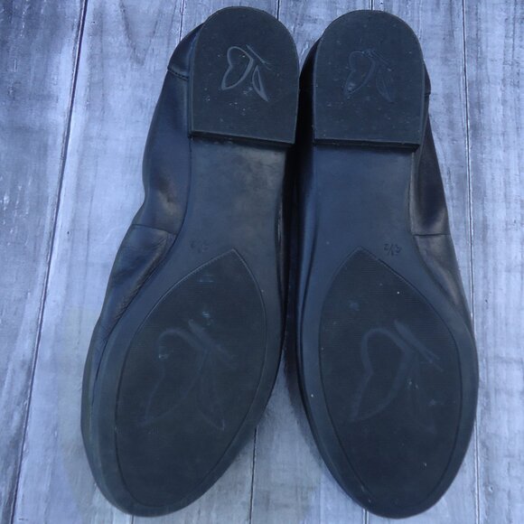SIZE 7.5. Caprice black leather classic ballet flats. - Picture 15 of 16